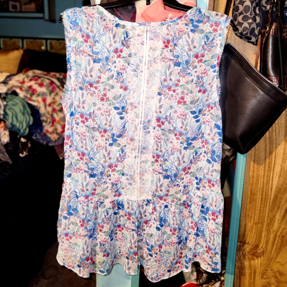 LC Lauren Conrad high low shear top size XL